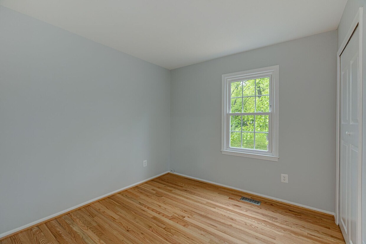 5457 Lighthouse Ln, Burke, VA 22015 - House Rental in Burke, VA |  Apartments.com, image size:1240x827