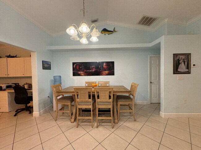 Foto del edificio - 7704 San Carlos Dr