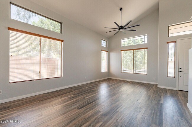 Foto del edificio - 3243 E Canyon Creek Dr