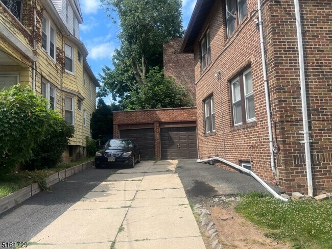 Building Photo - 367 Sanford Ave