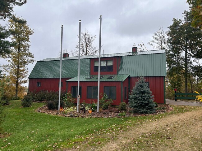 Building Photo - 1 Bed 1 Bath Home in the Country