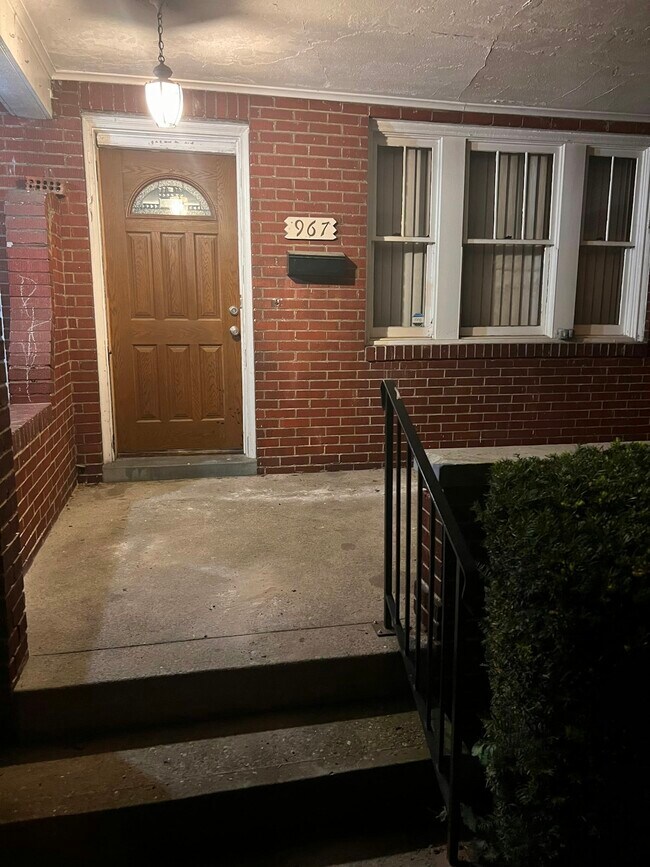 Foto del edificio - 967 Davis Ave