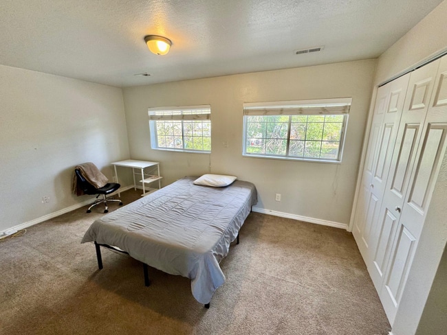 Photo - 546 E Delno Dr House