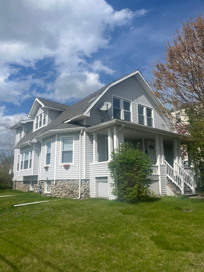 Building Photo - 29 Fales St
