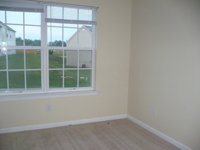 Building Photo - 6350 Hickory Ln Cir