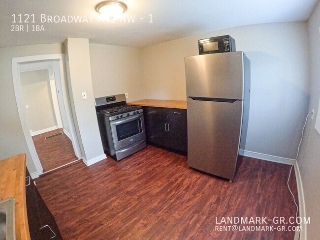Foto del edificio - 1121 Broadway Ave NW