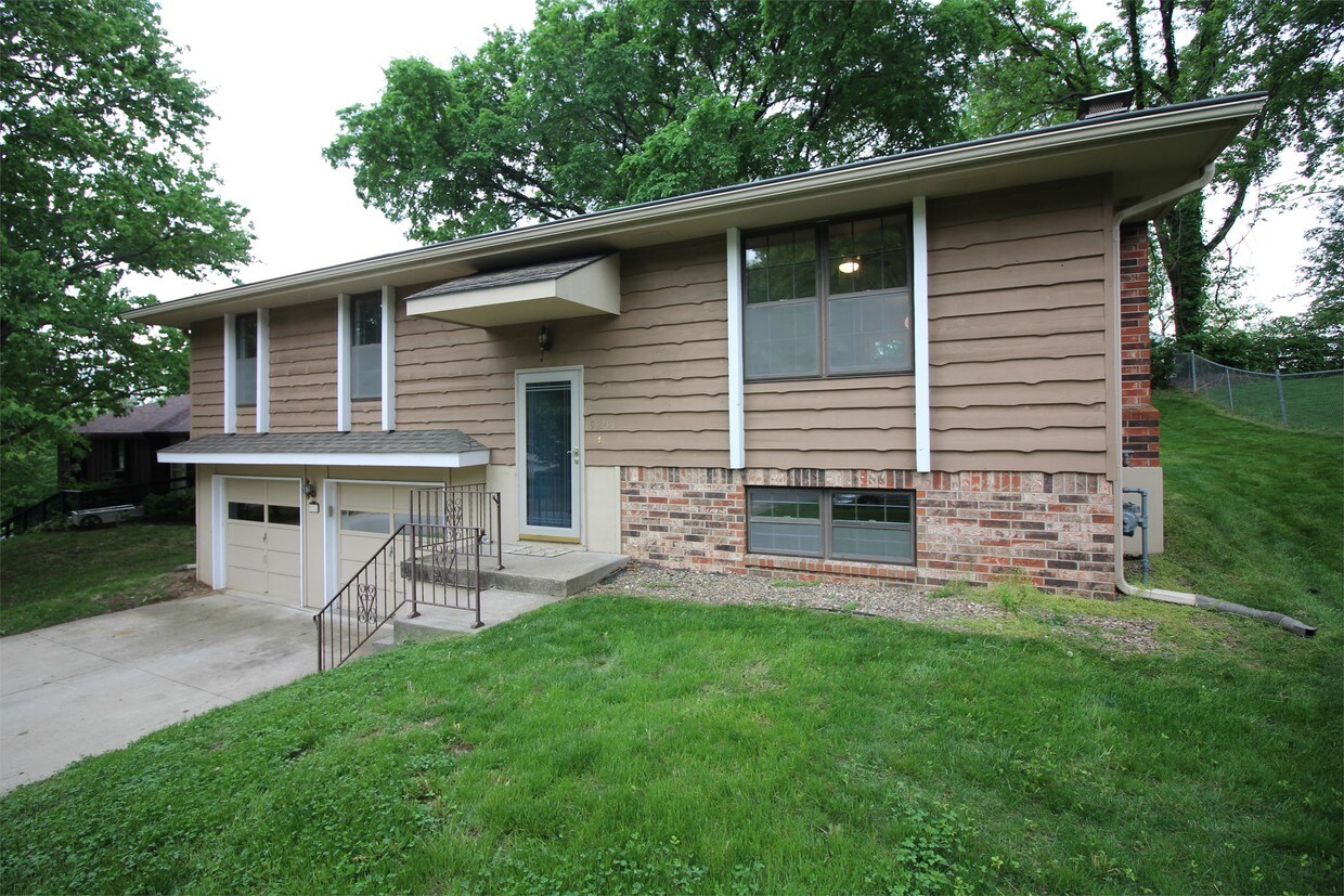Primary Photo - 9203 NE 59th Ter.