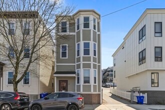 Building Photo - 419 E 3rd St