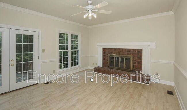 Building Photo - 111 Whispering Pines Ct