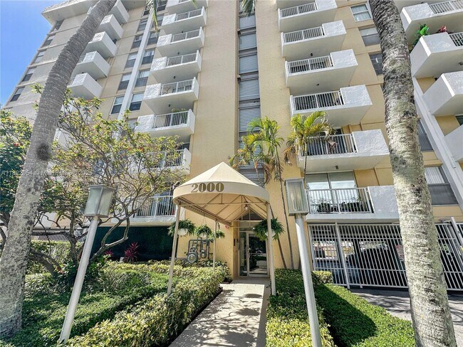 Foto del edificio - 2000 NE 135th St