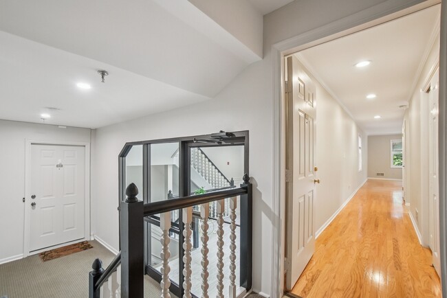 Building Photo - 8A Heritage Dr