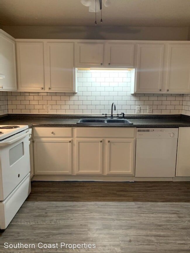 Building Photo - 5 br, 2 bath House - 1040 Live Oak Drive