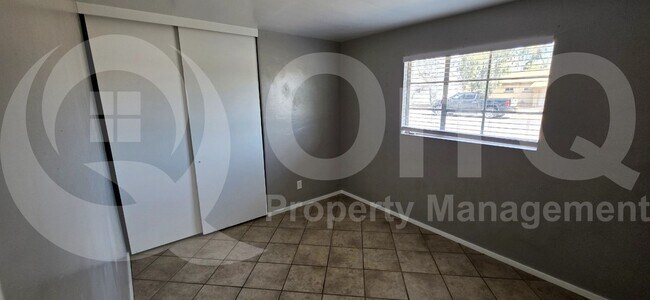 Foto del edificio - 2131 W Luke Ave