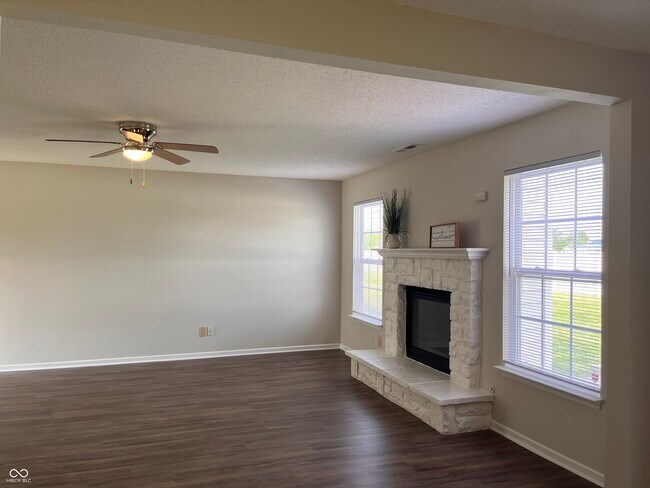 Foto del edificio - 7907 Wildwood Farms Ln