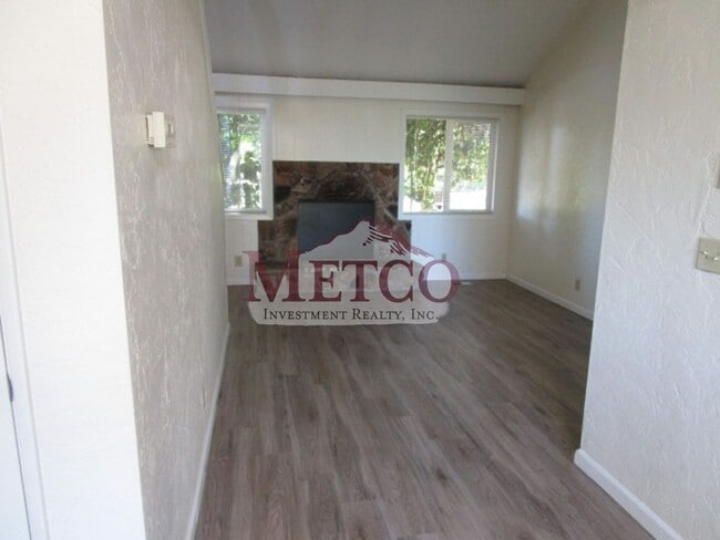 Building Photo - 16701