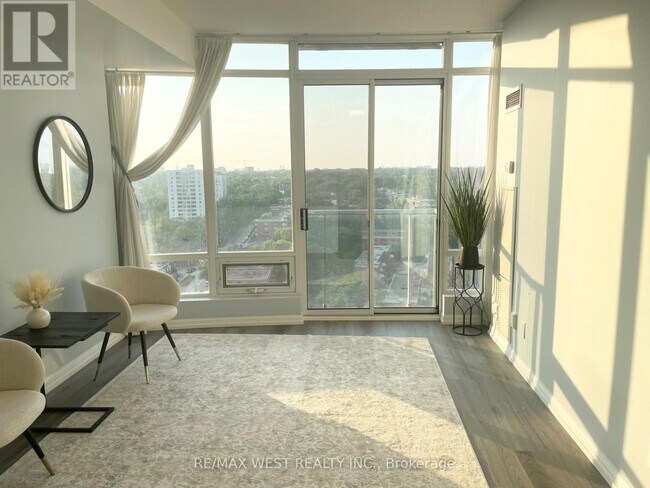 Photo du bâtiment - 15-1715 Windermere Ave