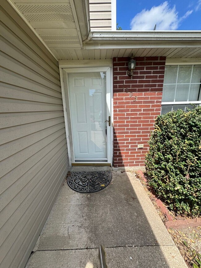 Foto del edificio - 1591-1593 N Doulton Dr