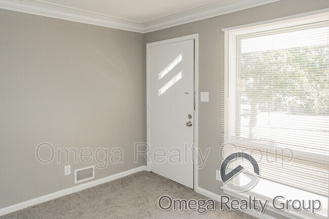Building Photo - 712 Joryne Dr