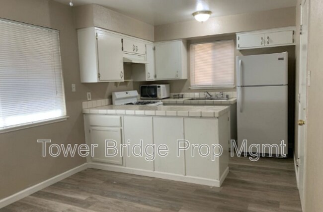 Foto del edificio - 6004 Bourbon Dr