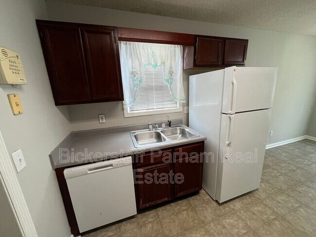 Building Photo - 6057 Buxton Dr
