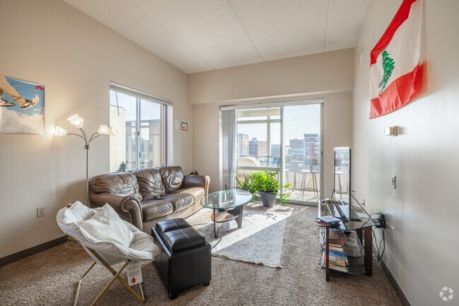 1BR, 1BA - 750SF - Living Room - Center City Apartments