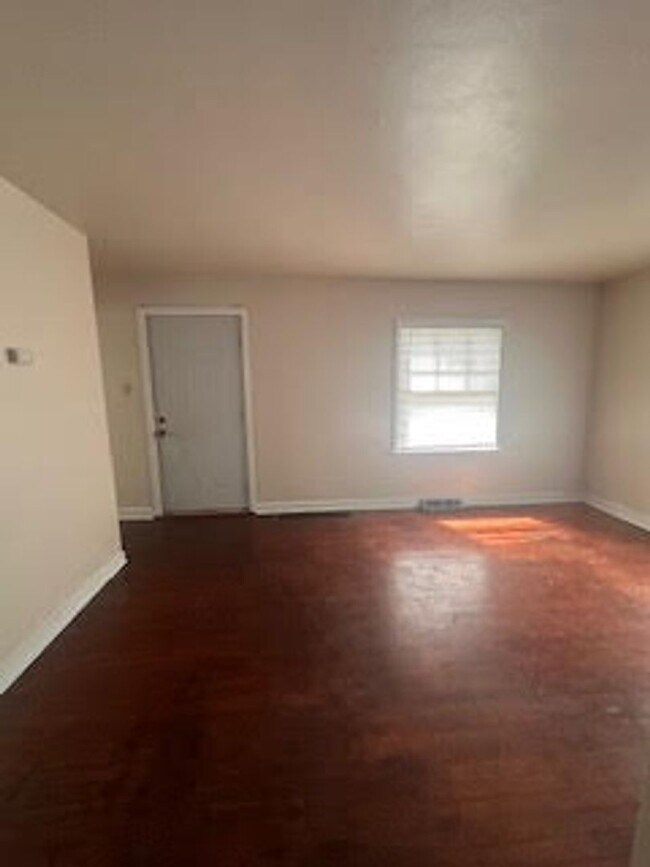 Building Photo - Welcome home