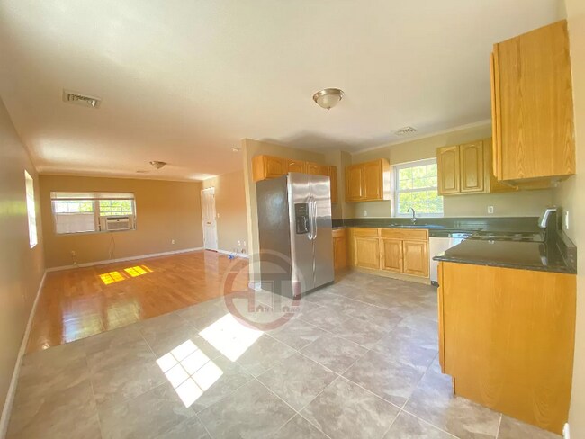 Building Photo - 1606 Williamsbridge Rd