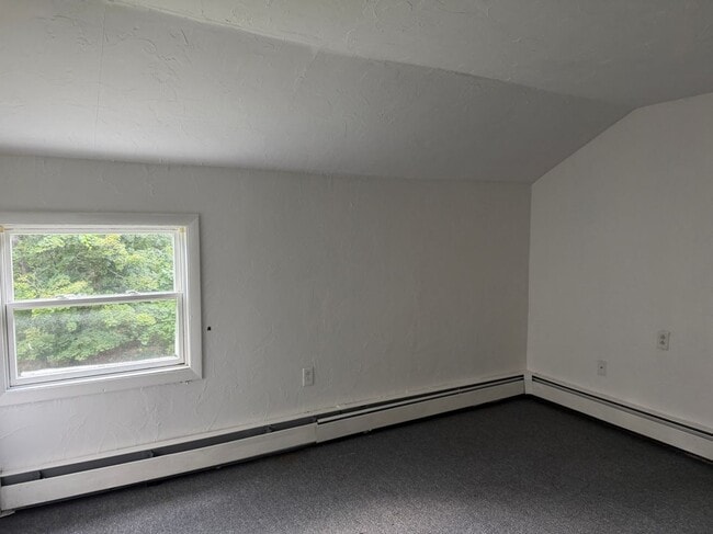 Building Photo - 882 Pleasant St