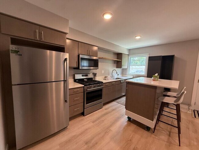 Foto del edificio - $1,750 | 3 Bedroom, 1 Bathroom | FULLY REMODELED | No Pets | Available for August 1st, 2026 Move in!