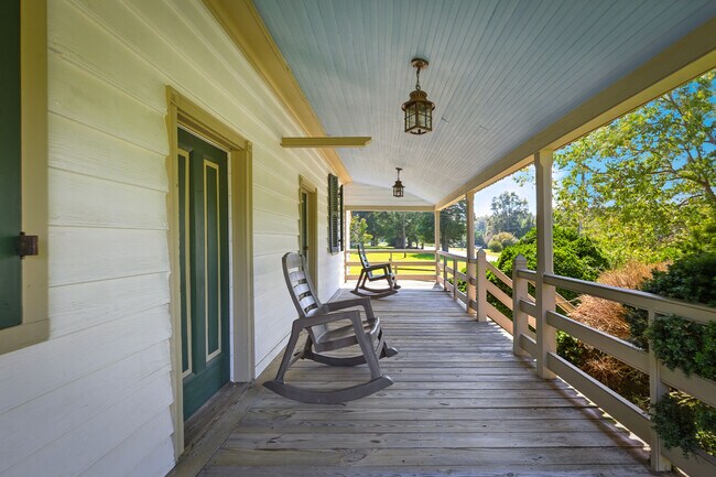 Building Photo - 11826 Colonial Trail W