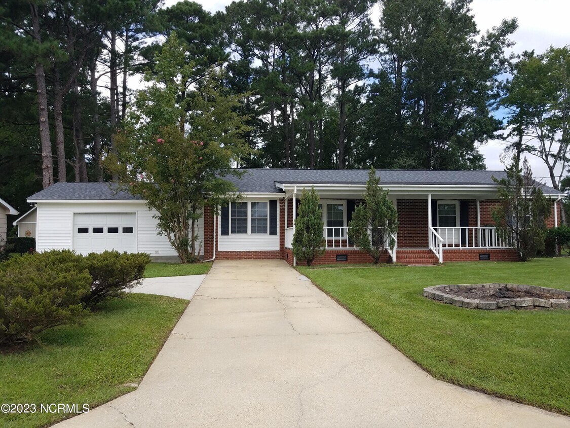 Primary Photo - 203 Knight Pl