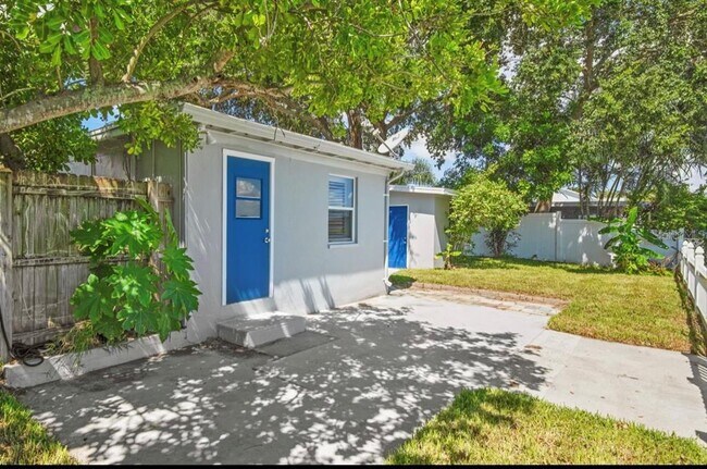 Foto del edificio - 11491 101st St N