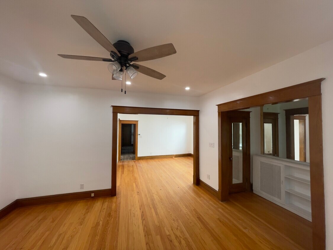 Living Room - 106 N Pine Ave