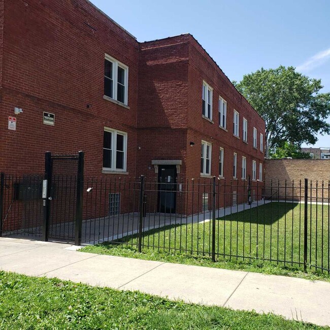 Building Photo - 4203 W Division St