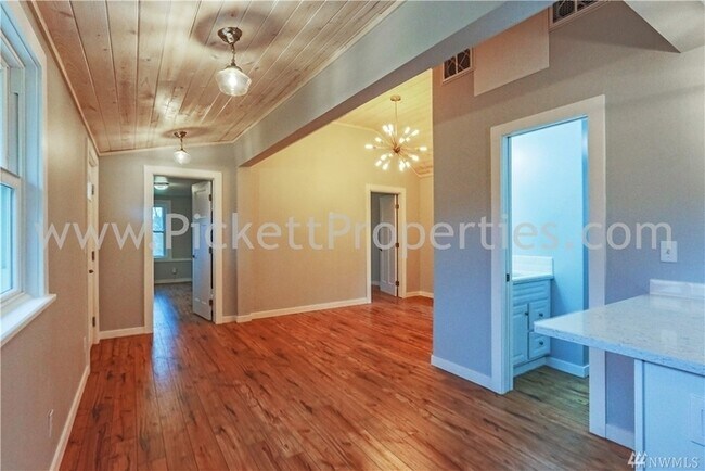 Foto del edificio - Gorgeous 2 Bedroom Close to PSNS