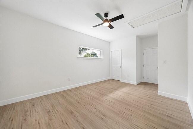 Foto del edificio - 7702 Sealey St