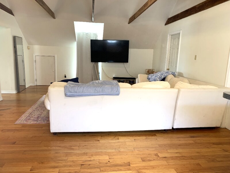 Foto principal - 7100 Zimpel St