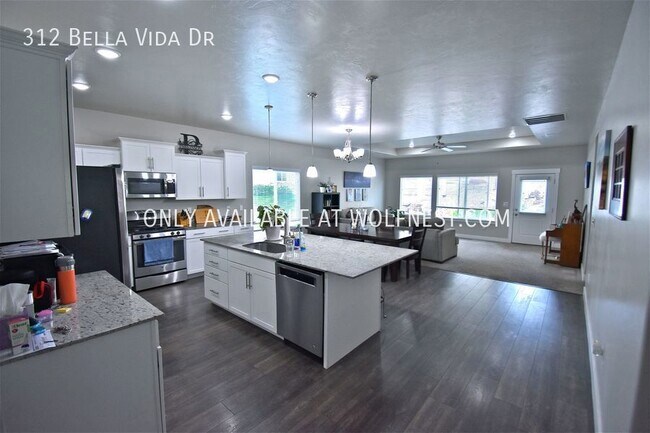 Building Photo - Stunning 4 Bed Eaglewood Home! No Deposit ...