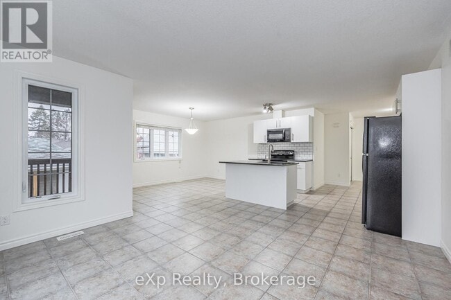 Photo du bâtiment - 62 Victoria Rd N