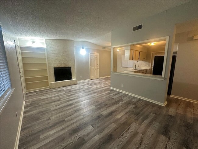 Foto del edificio - 8910 Little Walnut Pkwy