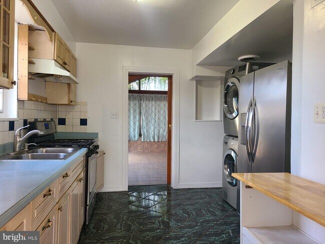 Foto del edificio - 11727 Highview Ave