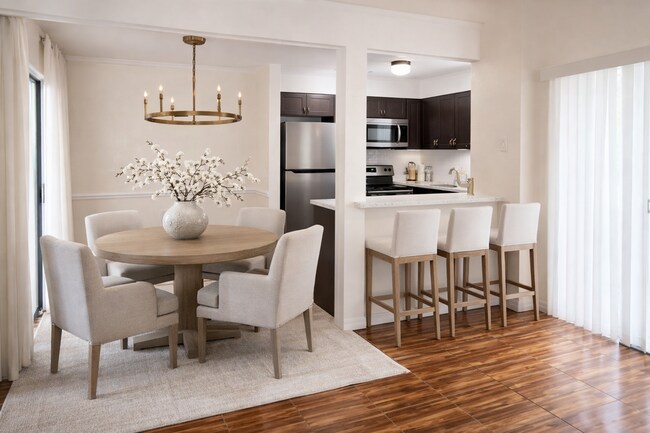 Foto del edificio - Beautiful Remodeled 1/1 Condo x Rent @ Winter Park in front of Full Sail.