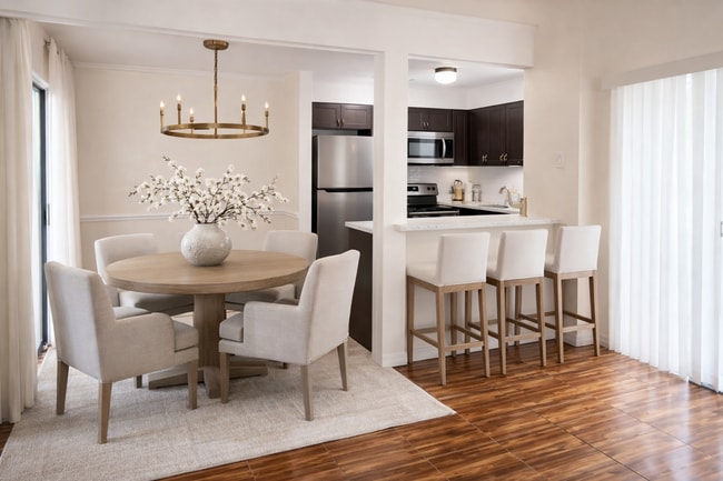 Photo - Beautiful Remodeled 1/1 Condo x Rent @ Winter Park in front of Full Sail.