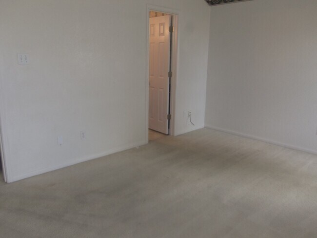 Foto del edificio - 4201 Windwood Dr
