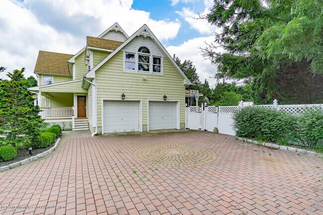 Building Photo - 1512 Caroline Ln