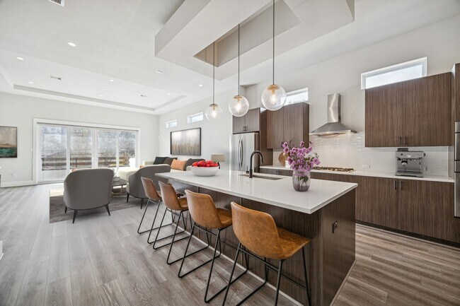 Building Photo - 1412 Lawrence St