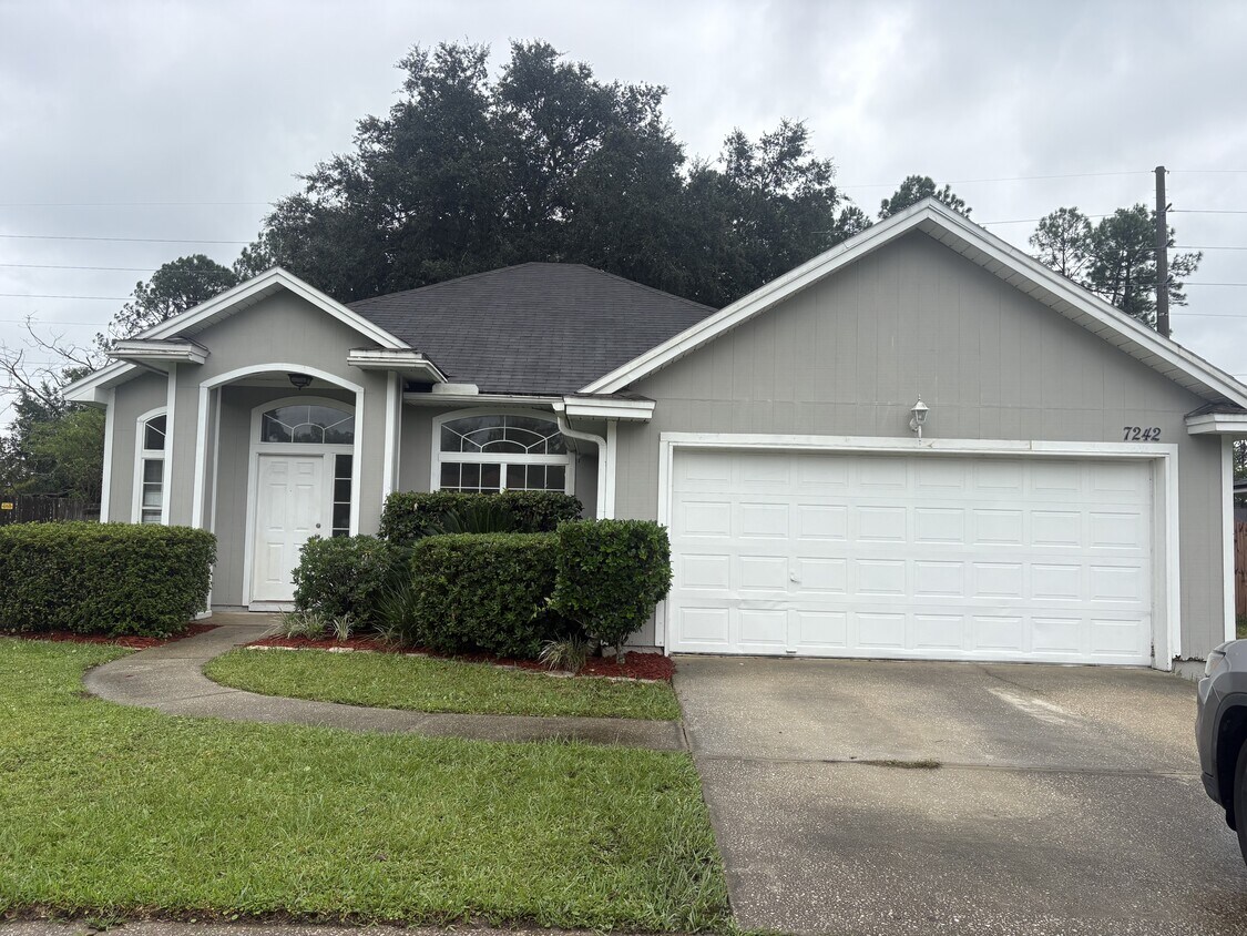 Foto principal - 7242 Longhorn Cir S