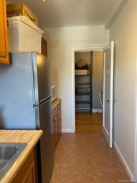 Building Photo - 300 Main St