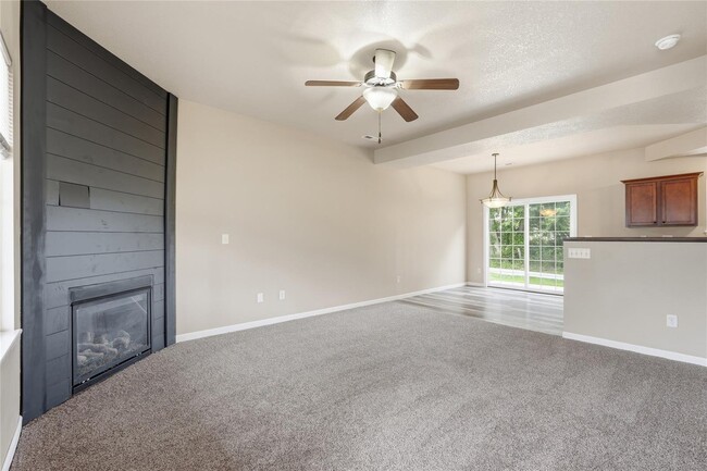 Building Photo - 1694 Burr Dr