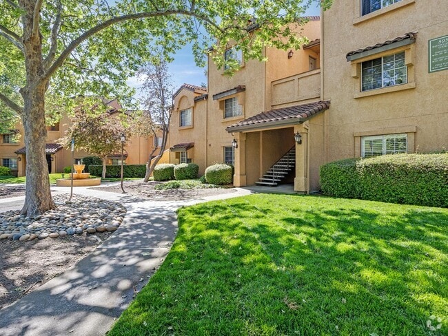 Building Photo - 805 Watson Canyon Ct